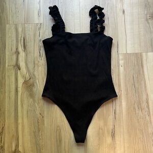 Aritzia Sunday Best Ruffle strap thong bodysuit size Med